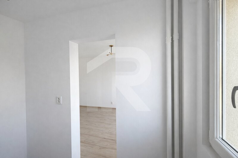 Teiul Doamnei nr. 108, de vanzare garsoniera, ideal investitie.